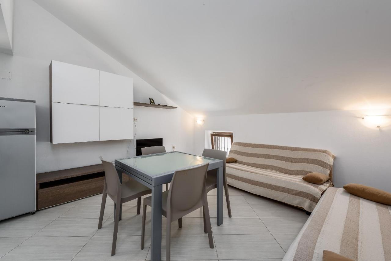 Apartments Dante 乌马格 外观 照片