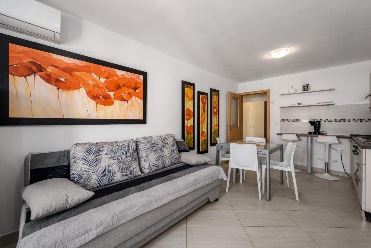 Apartments Dante 乌马格 外观 照片