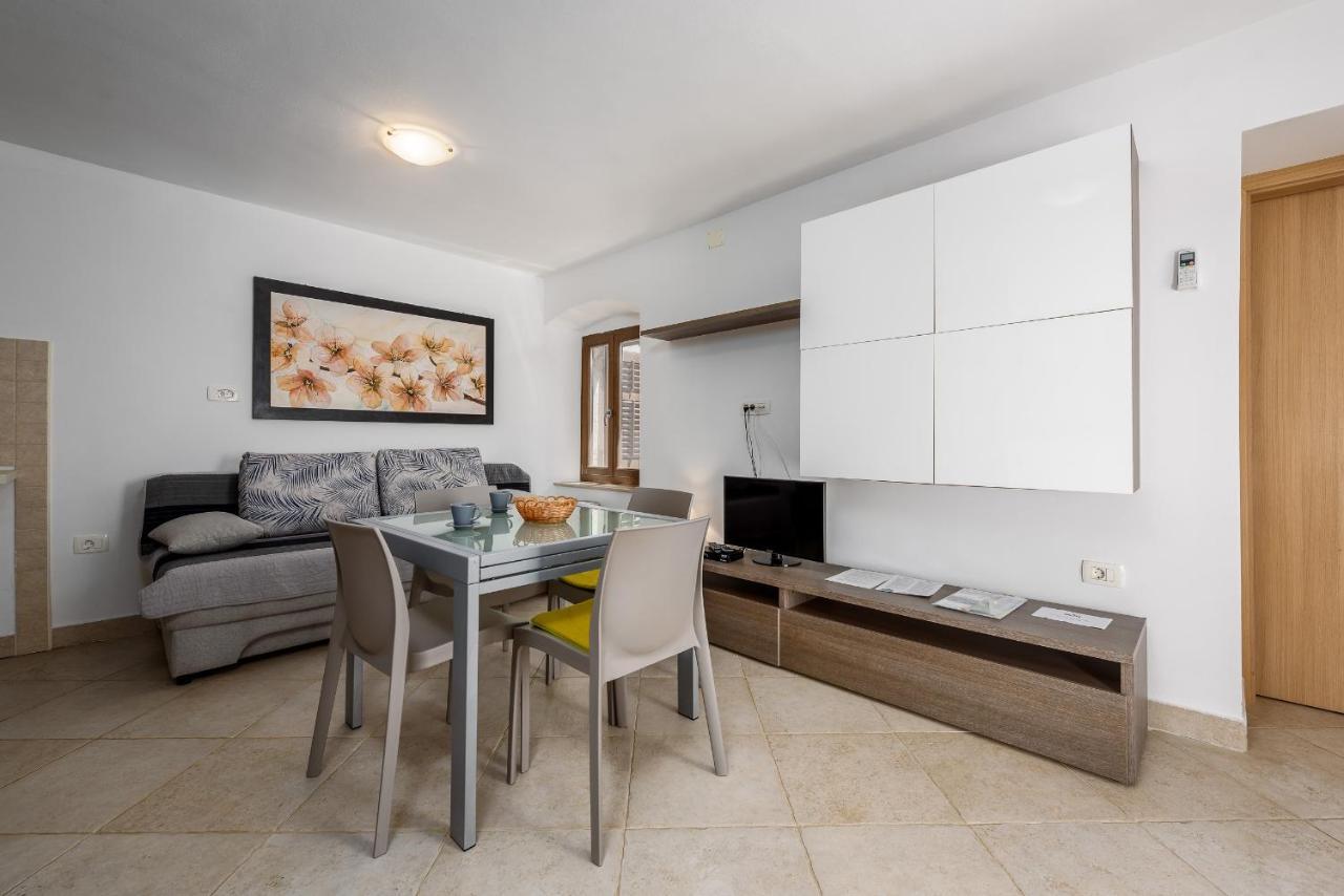 Apartments Dante 乌马格 外观 照片